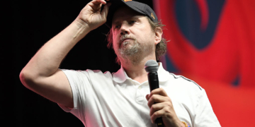 Actor Blasts Celebrities Preaching Anti-ICE Stance