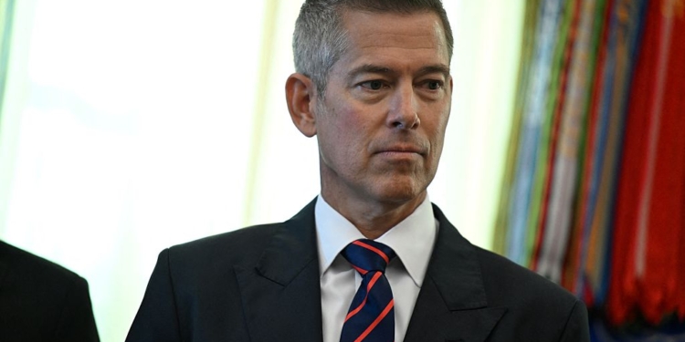 Trump DOT Threatens To Pull Millions From Illinois Over Commercial License Audit