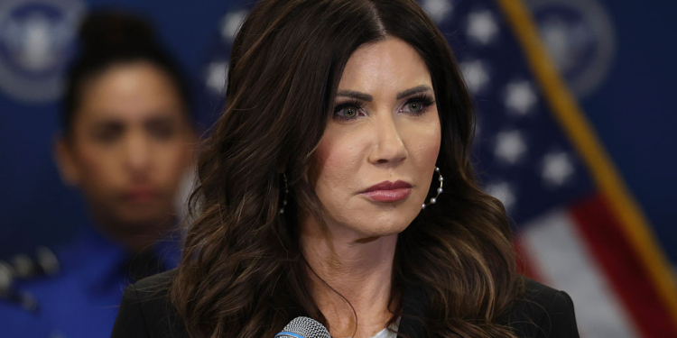 DHS to Roll Out Body Cameras for Minneapolis Officers, Noem Says