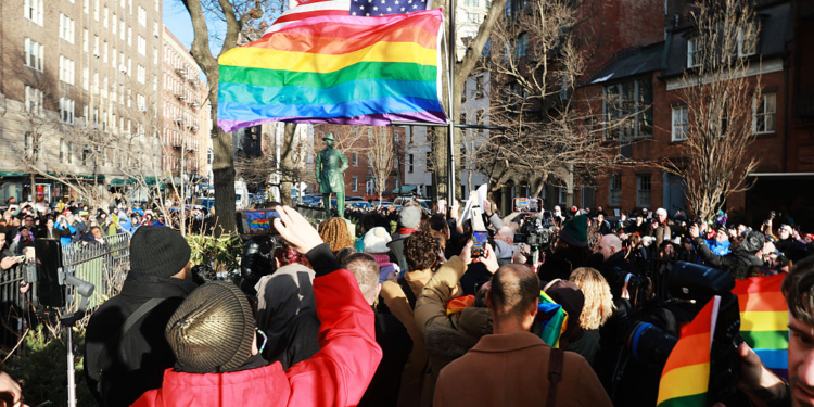 Pride Flag Returns to Stonewall National Monument