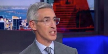 Ex-Democrat Strategist Explains Why Potential 2028 Rivals In Party Not ‘Attacking’ Harris