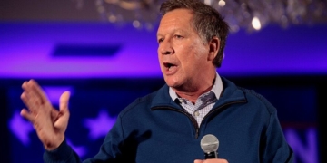 Failed 2016 GOP Candidate John Kasich Rushes To Slobber Over Bad Bunny Halftime Show
