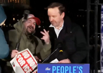 MoveOn’s Tiny Anti-SOTU Has Hecklers Louder Than The Whole Tiny Crowd