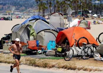Pookie Pipes and Butcher Knives: Skid Row Residents Tell Officials They’re Killing People
