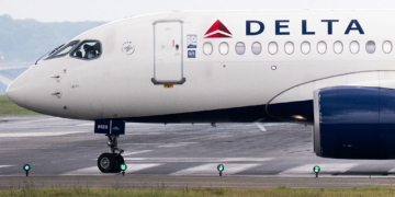 Delta Pulls Perks From Congress Amid Shutdown Fight