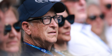 Billionaire Backlash Hits Gates’ Giving Pledge After Epstein Links Revealed