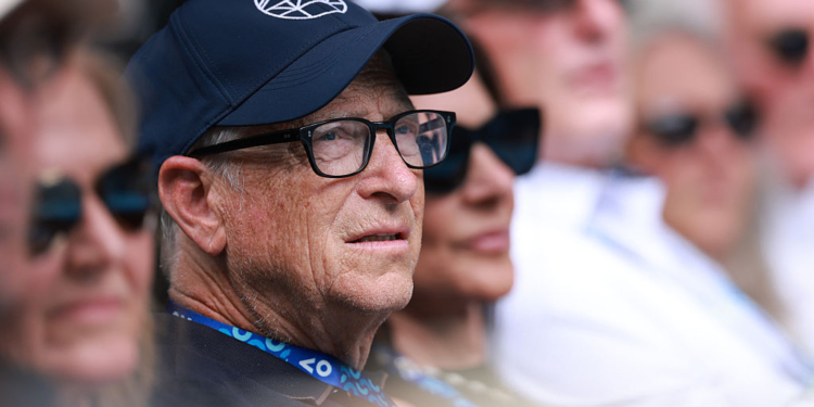 Billionaire Backlash Hits Gates’ Giving Pledge After Epstein Links Revealed