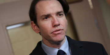 House Republican Changes Party Affiliation, Tightening Majority