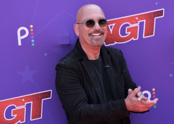 Howie Mandel Rips Ripa, Consuelos Over Compliment