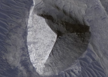 Mystery ‘Pyramid’ on Mars Sparks Debate Over Alien Origins