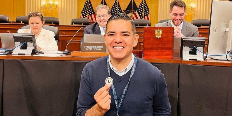 Democrat Rep Bellies Up To Las Vegas Bar While Thousands Of TSA Agents Go Unpaid