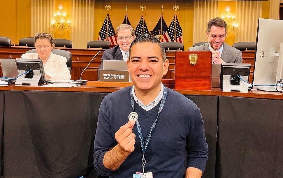 Democrat Rep Bellies Up To Las Vegas Bar While Thousands Of TSA Agents Go Unpaid