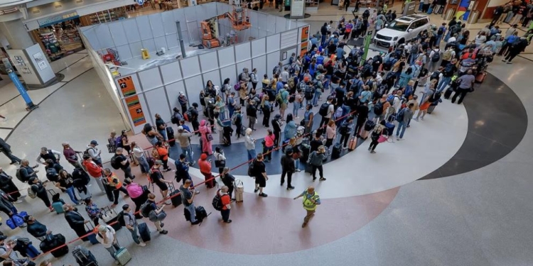 Many TSA Agents Call Out Amid Partial Shutdown