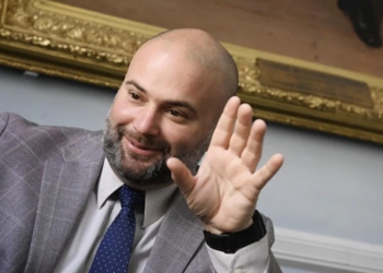 Republican Discusses Newsom On CNN