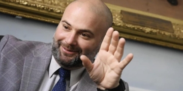 Republican Discusses Newsom On CNN