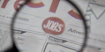 US Lost Jobs In February, Showing Weaker Economy Than Expected