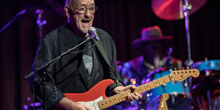 Rock & Roll Hall of Famer Dave Mason Dies at 79