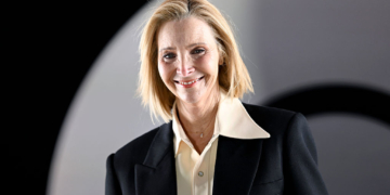 Kudrow Calls ‘Friends’ Writers’ Room ‘Brutal’