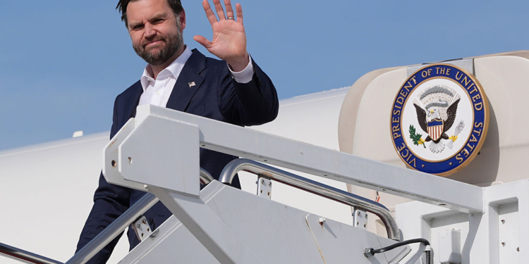 Vance Calls Trump-Pope Feud Not ‘Newsworthy’