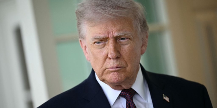 Trump Claims China Backing Down on Arming Iran Ahead of Xi Meeting