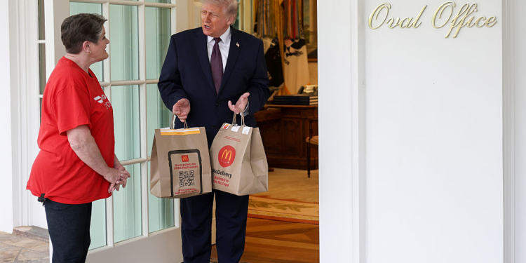 Trump Receives Door Dash Delivery: ‘This Doesn’t Look Staged’