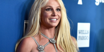 Britney Spears Enters Rehab After DUI Arrest