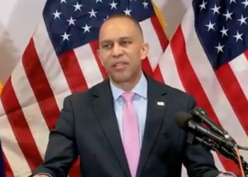 Jeffries’ ‘Maximum Warfare’ Remark Resurfaces After Shocking Attack At Correspondents’ Dinner