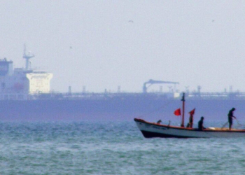 Are Chinese Ships Running Trump’s Hormuz Blockade?