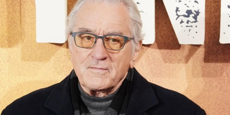 Robert De Niro Shows Up At Supreme Court Hearing