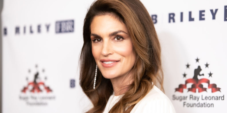 Cindy Crawford Reveals the Beauty Struggle She Hid for Years