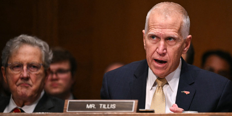 GOP Senator Blasts Hegseth as Iran War Concerns Grow