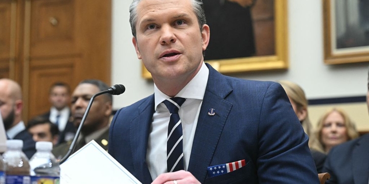 Greg Kelly Slams Hegseth, Says ‘He Doesn’t Belong in the Job’