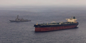 US Hits Iranian Boats During Strait Standoff