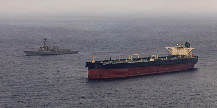 US Hits Iranian Boats During Strait Standoff