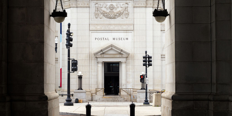 A Misguided Exhibit: Smithsonian’s Nixon Faux Pas