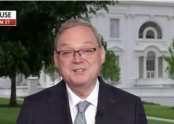 Trump Econ Adviser Says It’s Good Sign Americans Using Credit Cards More As Iran War Blows Up Their Budgets