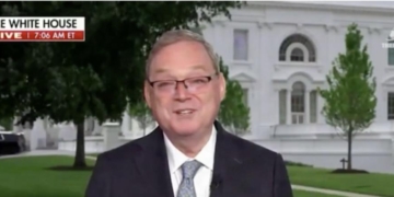 Trump Econ Adviser Says It’s Good Sign Americans Using Credit Cards More As Iran War Blows Up Their Budgets