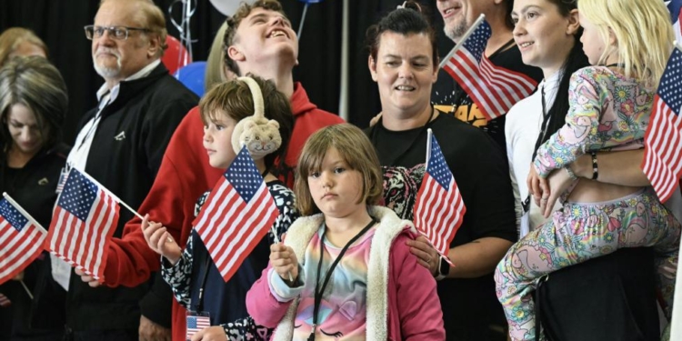 Trump To Allow 10,000 More White South African Refugees