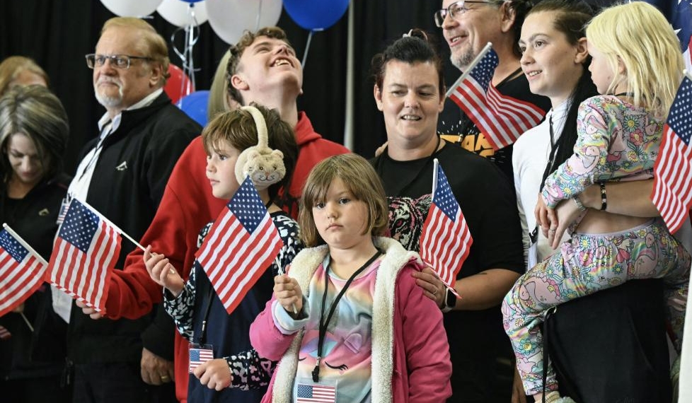 Trump To Allow 10,000 More White South African Refugees