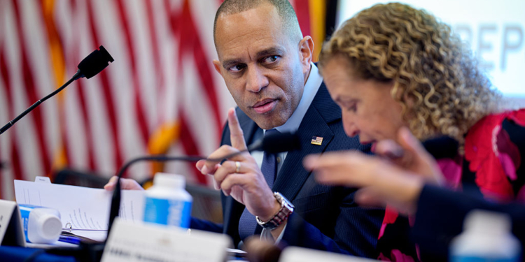 Jeffries Withholds Support From Wasserman Schultz Amid Backlash